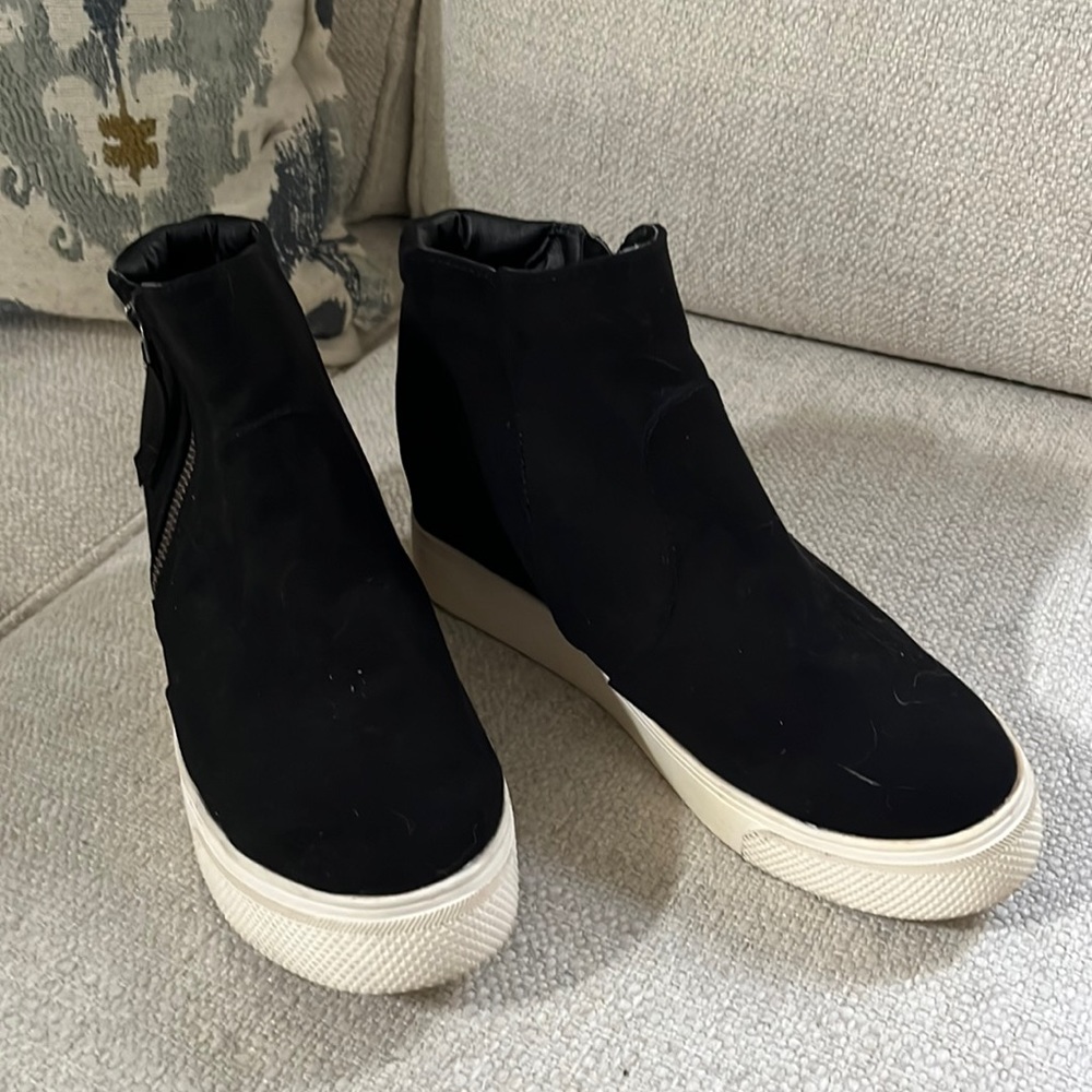 Universal Thread - image 1